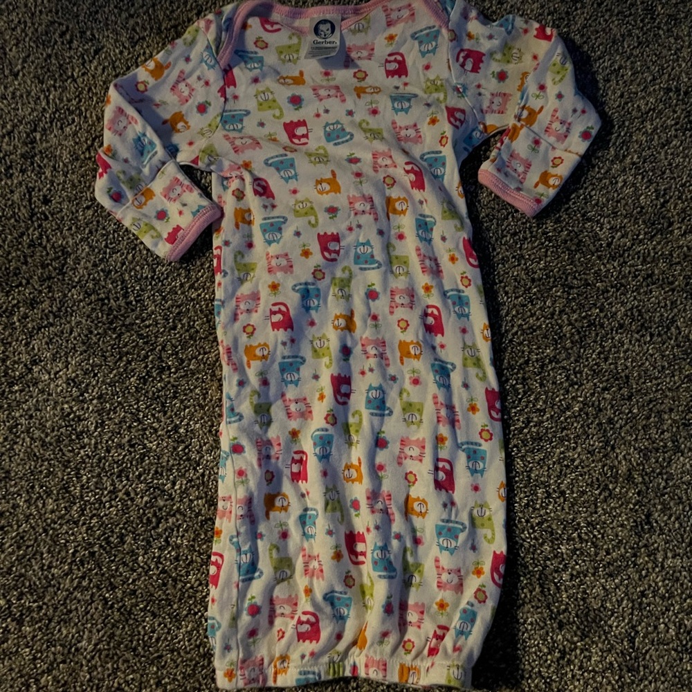 0-6 Month Gerber Baby Gown With Mittens